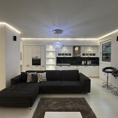 Tam Serviced 2Bdr Apartment City Center No6 Tiranë Luaran gambar